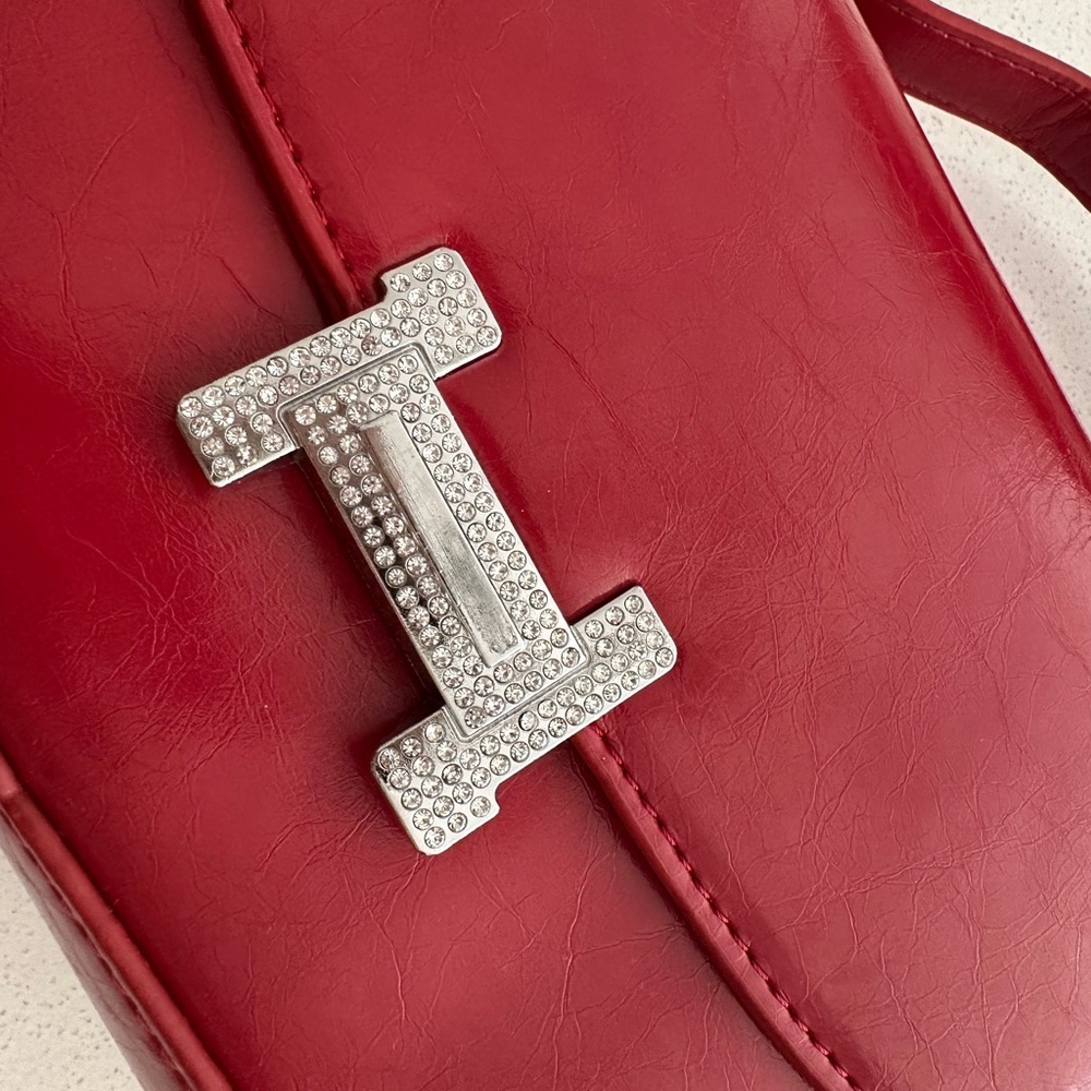 BOUTIQUE RED PURSE - Picture 3 of 10